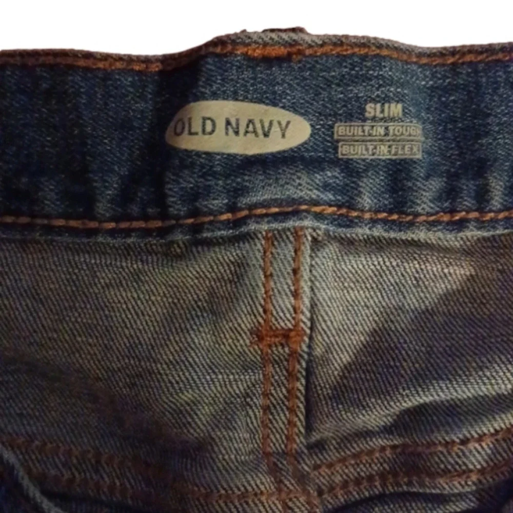 𝅺 Old Navy Jeans. Size 33x32. Medium wash slims. Good used condition.